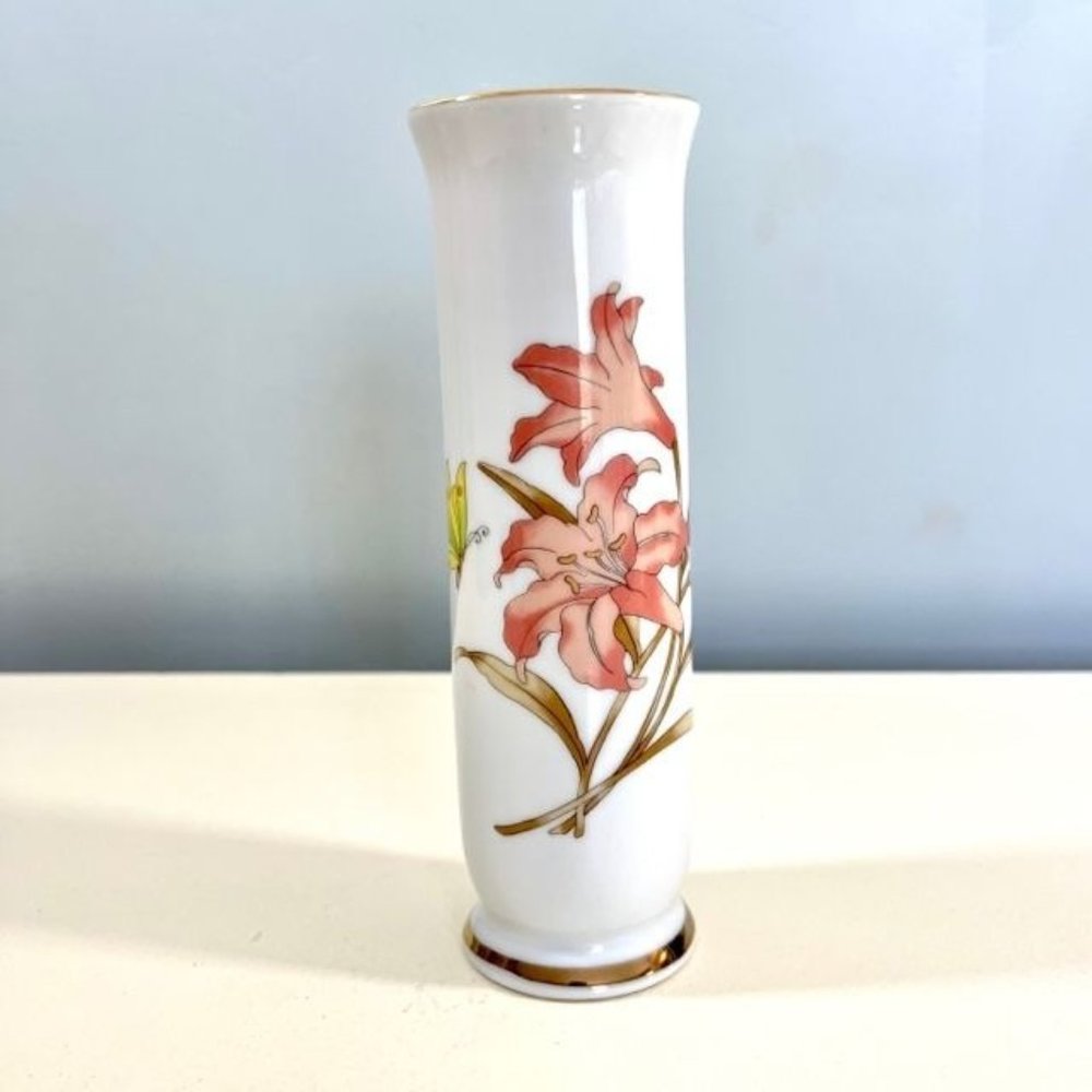 Vintage TAO MEI Japanese Porcelain white Art Vase Flower with Gold Trim 7"